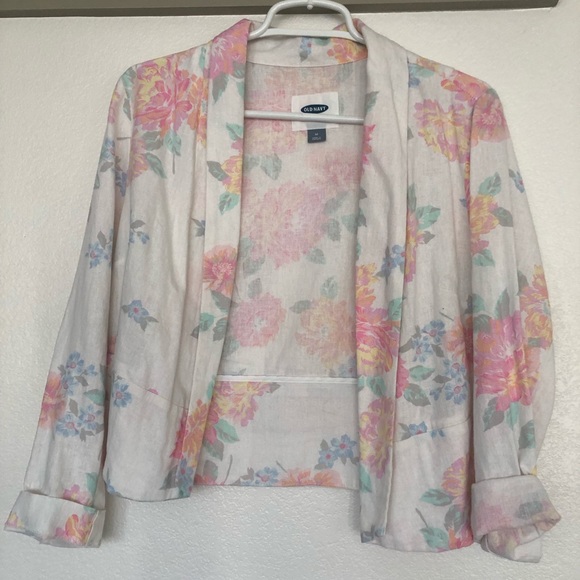 Old Navy Jackets & Blazers - Lovely, unique, floral print lightweight blazer Old Navy Jackets & Blazers - Lovely, unique, floral print lightweight blazer